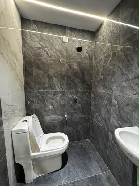 Rumah Teres 2-Tingkat untuk Dijual di Taman Pelangi (Johor Bahru) - Elayne Low - Bathroom - PropertyGuru.com.my