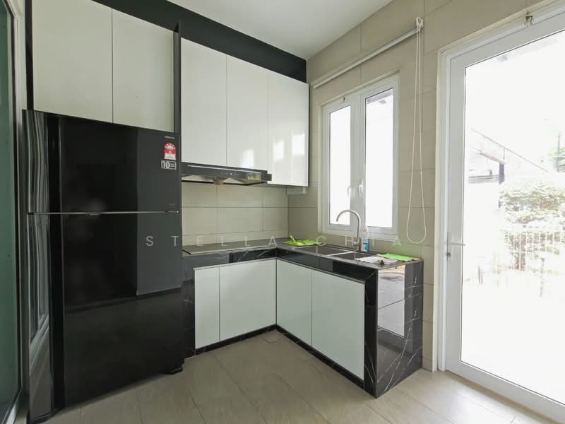 Semi-Detached House for Rent in Senibong Cove (Masai) - Stella Chia - Kitchen - PropertyGuru.com.my