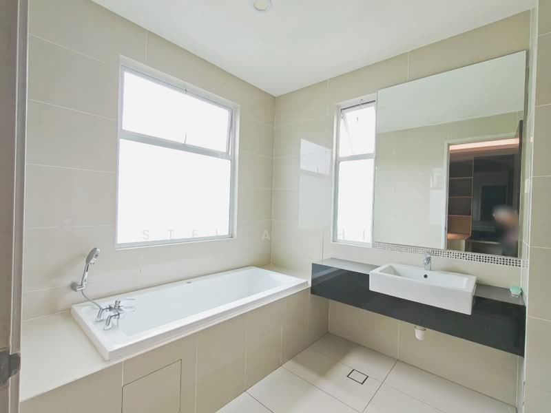 Semi-Detached House for Rent in Senibong Cove (Masai) - Stella Chia - Bathroom - PropertyGuru.com.my