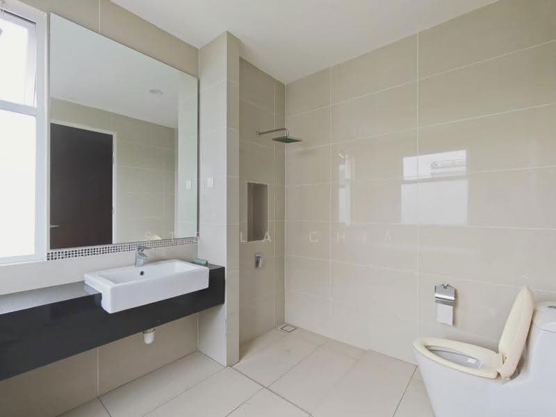 Semi-Detached House for Rent in Senibong Cove (Masai) - Stella Chia - Bathroom - PropertyGuru.com.my