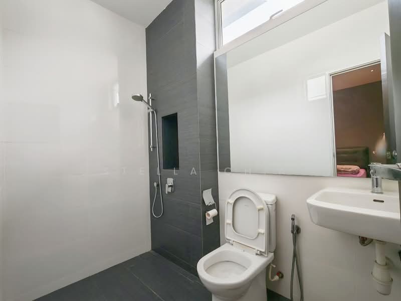 Semi-Detached House for Rent in Senibong Cove (Masai) - Stella Chia - Bathroom - PropertyGuru.com.my