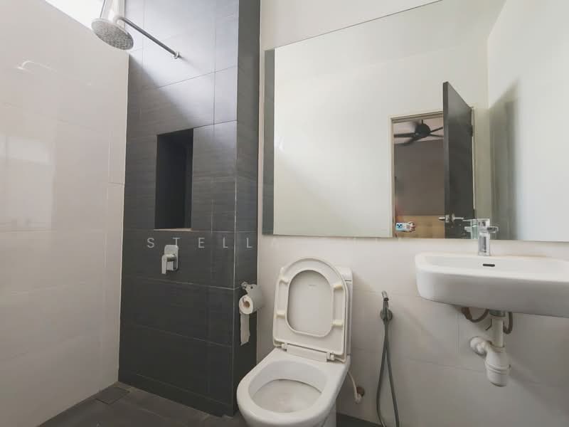 Semi-Detached House for Rent in Senibong Cove (Masai) - Stella Chia - Bathroom - PropertyGuru.com.my