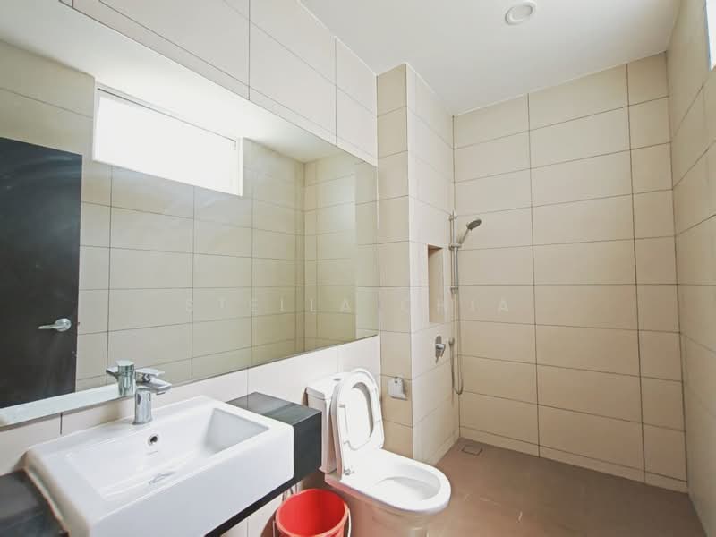 Semi-Detached House for Rent in Senibong Cove (Masai) - Stella Chia - Bathroom - PropertyGuru.com.my