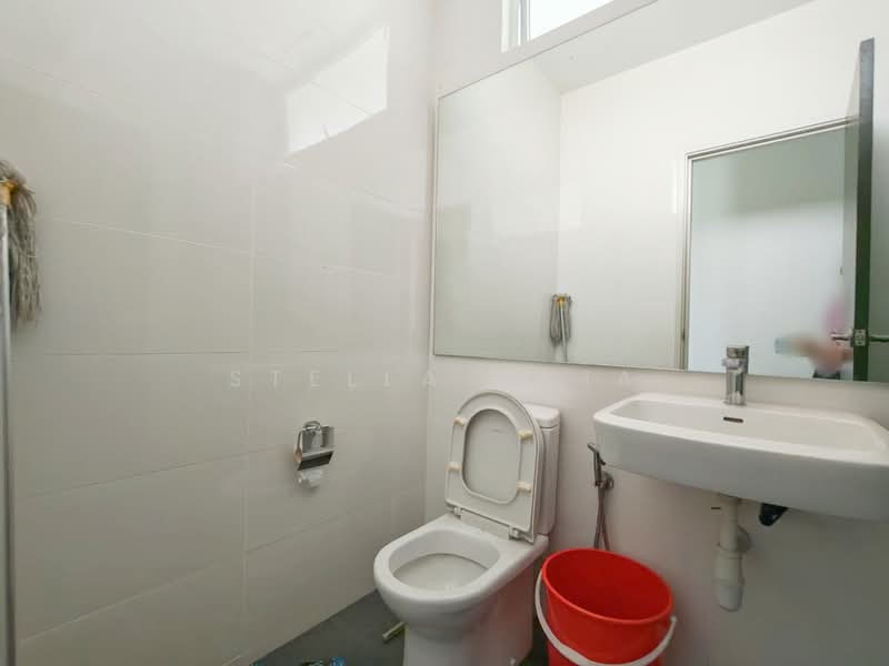 Semi-Detached House for Rent in Senibong Cove (Masai) - Stella Chia - Bathroom - PropertyGuru.com.my