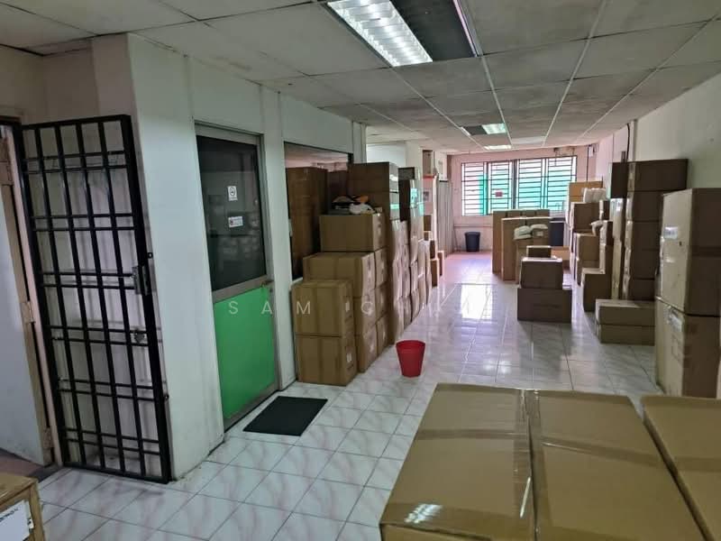 Shop / Office for Rent in Taman Johor Jaya (Johor Bahru) - Sam Chai - Interior - PropertyGuru.com.my