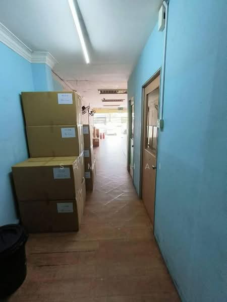 Shop / Office for Rent in Taman Johor Jaya (Johor Bahru) - Sam Chai - Corridor - PropertyGuru.com.my