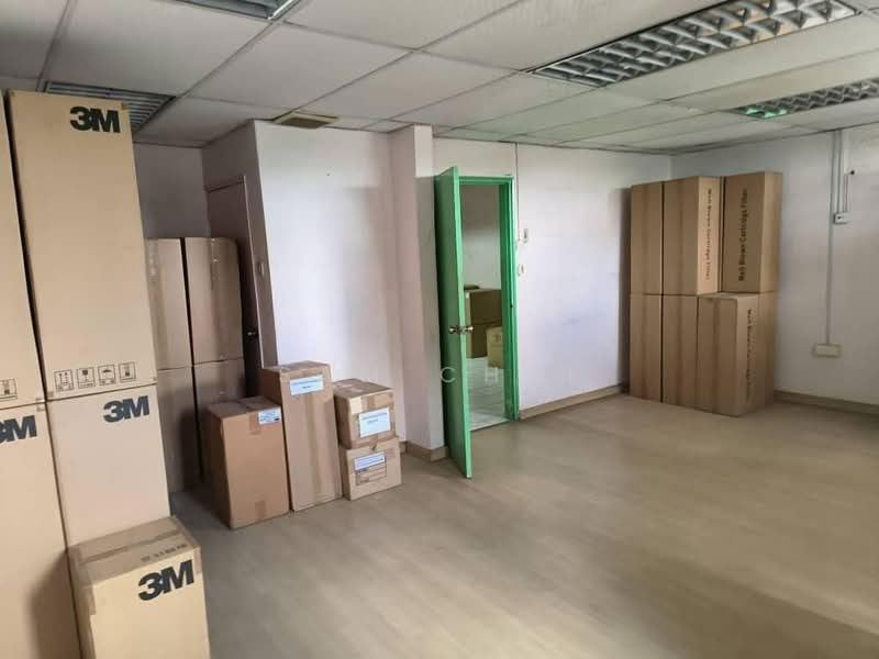Shop / Office for Rent in Taman Johor Jaya (Johor Bahru) - Sam Chai - Interior - PropertyGuru.com.my