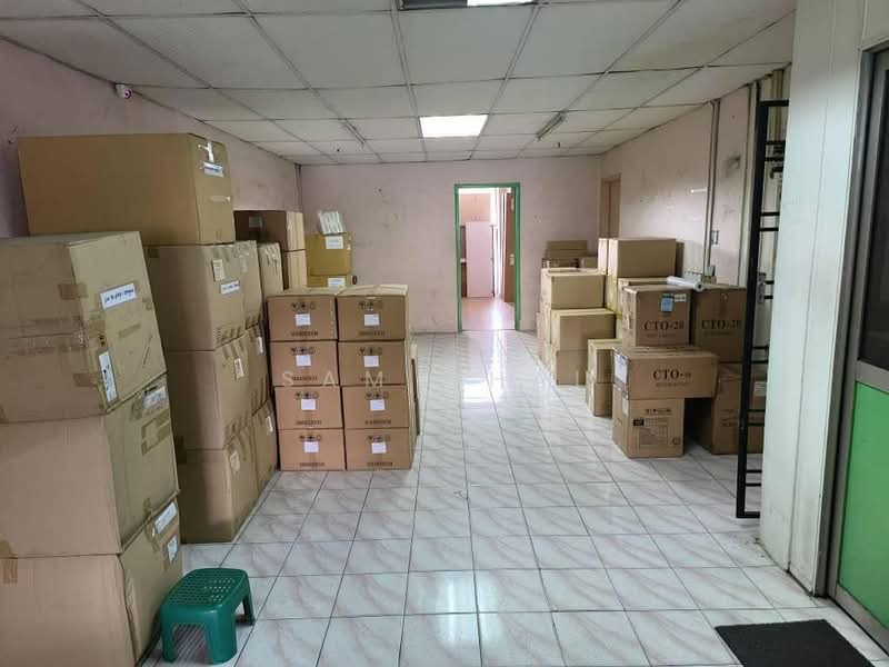 Shop / Office for Rent in Taman Johor Jaya (Johor Bahru) - Sam Chai - Interior - PropertyGuru.com.my