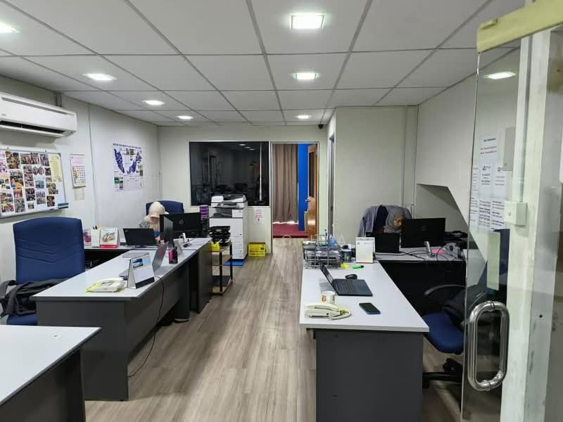 Shop / Office for Rent in Taman Johor Jaya (Johor Bahru) - Sam Chai - Interior - PropertyGuru.com.my