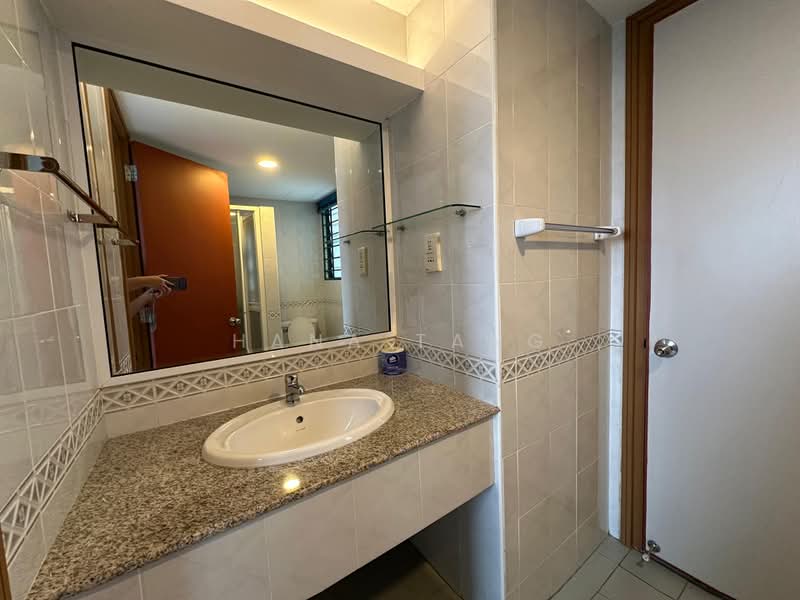 Condominium for Rent at The Straits View Condominium - Hana Tang - Bathroom - PropertyGuru.com.my