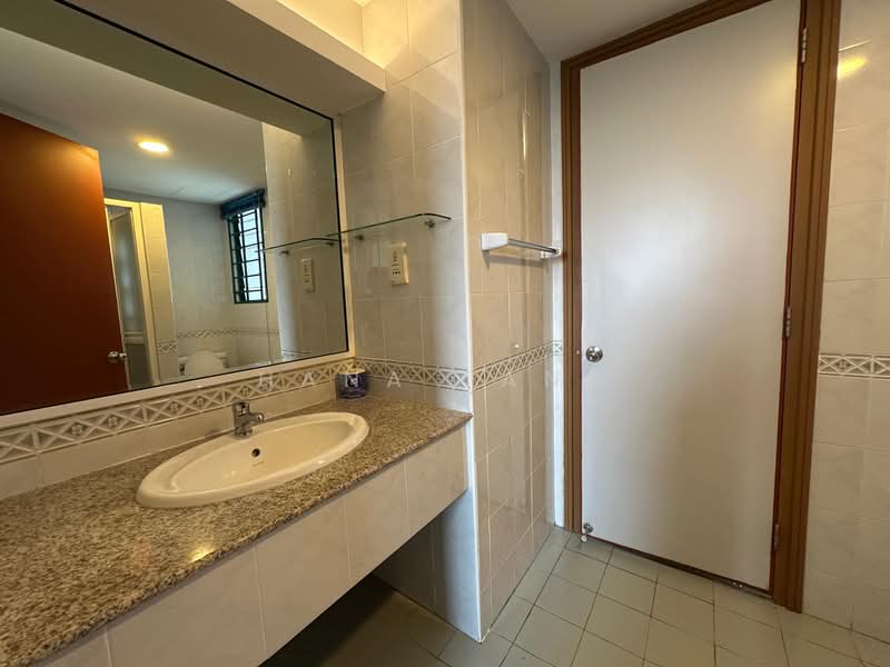 Condominium for Rent at The Straits View Condominium - Hana Tang - Bathroom - PropertyGuru.com.my