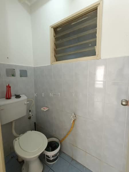 Rumah Flat untuk Dijual di Desa Sri Puteri - Kent Yeo - Bathroom - PropertyGuru.com.my