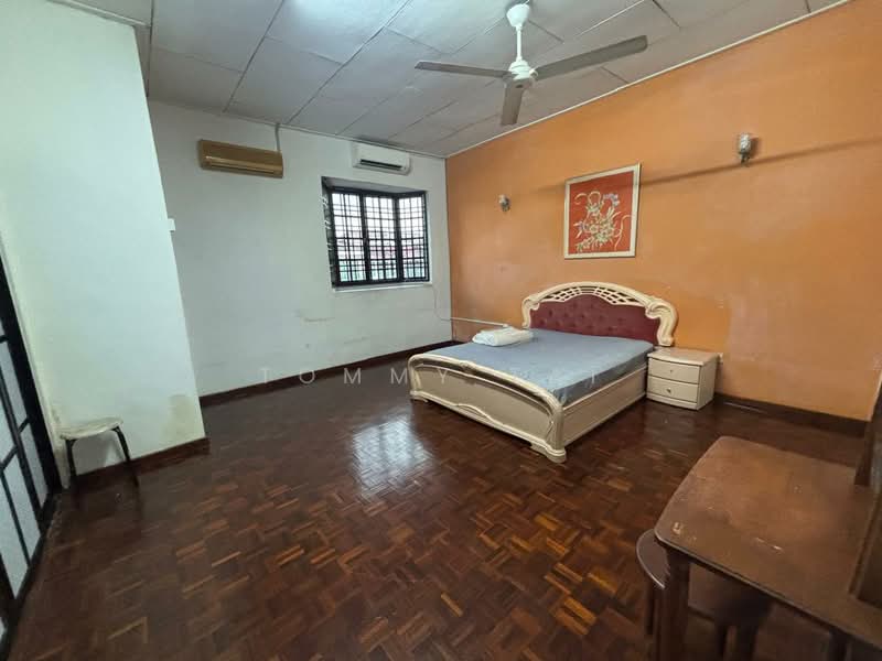 2-storey Terraced House for Rent in Taman Pelangi (Johor Bahru) - Tommy Tai - Bedroom - PropertyGuru.com.my