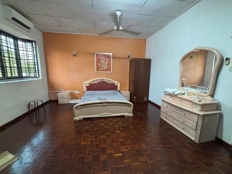2-storey Terraced House for Rent in Taman Pelangi (Johor Bahru) - Tommy Tai - Bedroom - PropertyGuru.com.my