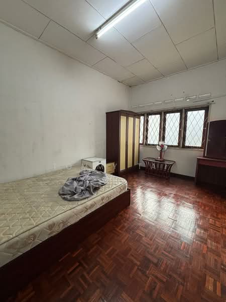 2-storey Terraced House for Rent in Taman Pelangi (Johor Bahru) - Tommy Tai - Bedroom - PropertyGuru.com.my