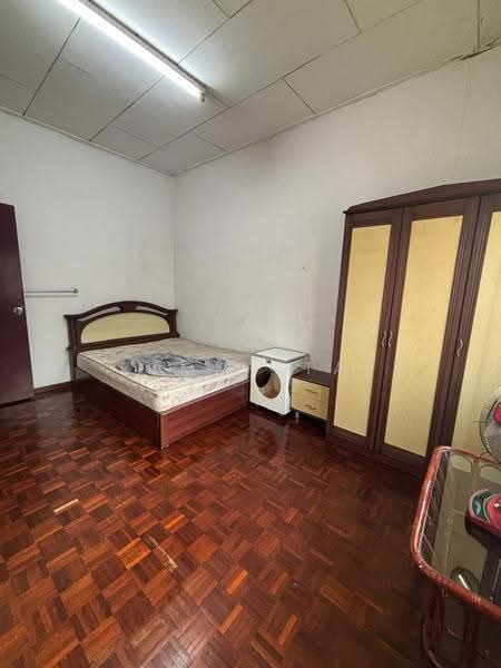 2-storey Terraced House for Rent in Taman Pelangi (Johor Bahru) - Tommy Tai - Bedroom - PropertyGuru.com.my