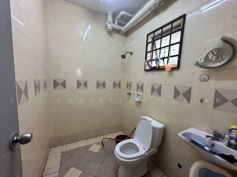 Apartment for Sale at Pangsapuri Salvia - SITI KHAIRIYAH JAAFAR - Bathroom - PropertyGuru.com.my