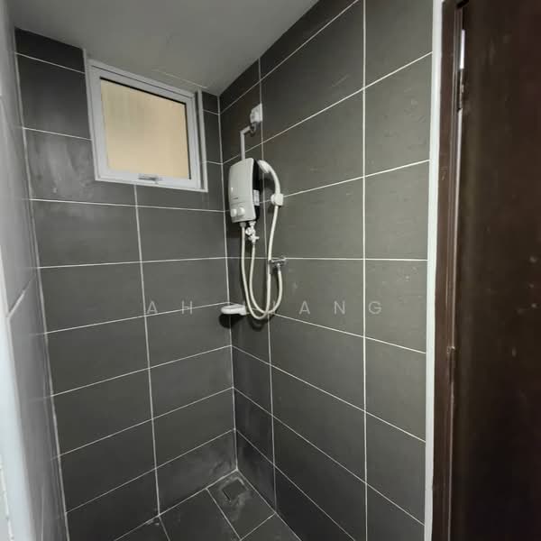 Kediaman Servis untuk Disewa di KSL Residence @ Daya - Ah Liang - Bathroom - PropertyGuru.com.my