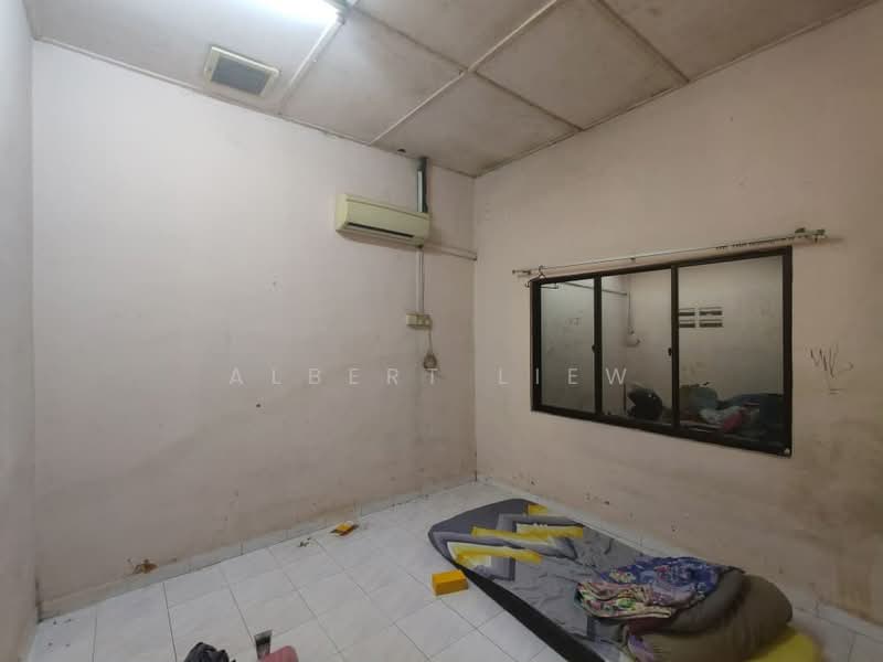 Rumah Teres 1-Tingkat untuk Dijual di Skudai (Johor) - Albert Liew - Bedroom - PropertyGuru.com.my