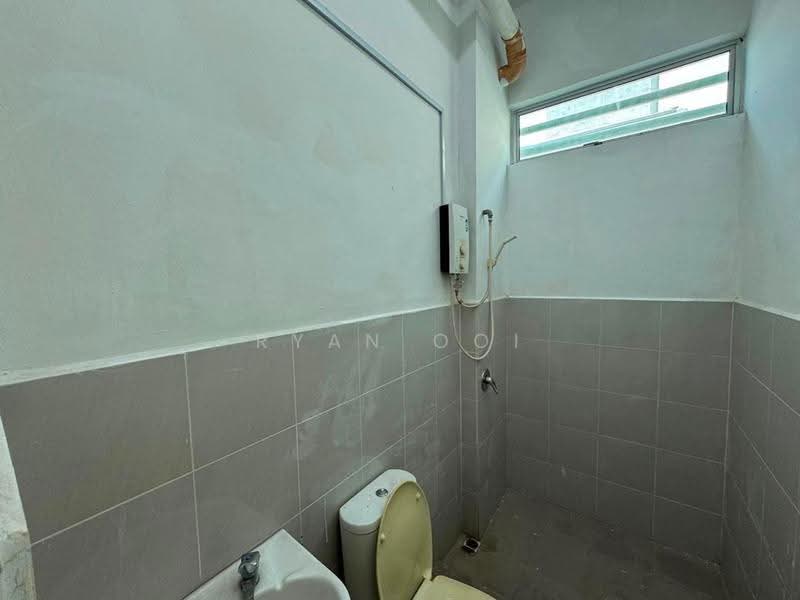 Semi-Detached House for Sale in Taman Teratai Jingga (Alor Setar) - Ryan Ooi - Bathroom - PropertyGuru.com.my