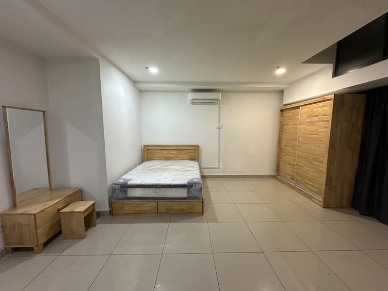 Kediaman Servis untuk Disewa di Pacific Star - Jeff Ng - Bedroom - PropertyGuru.com.my