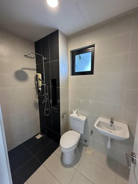 Kediaman Servis untuk Disewa di Pacific Star - Jeff Ng - Bathroom - PropertyGuru.com.my