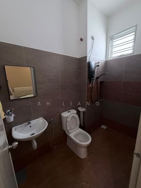 2-storey Terraced House for Sale in Skudai (Johor) - Ah Liang - Bathroom - PropertyGuru.com.my