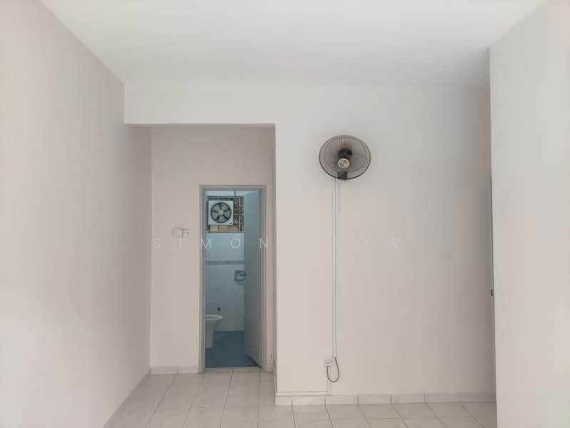 Pangsapuri untuk Dijual di Pangsapuri Sri Camellia - Simon Teow - Bathroom - PropertyGuru.com.my