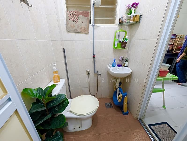 Rumah Teres 2-Tingkat untuk Dijual di Usj 14 (Subang Jaya) - NORFADILAH ZAINUDDIN - Bathroom - PropertyGuru.com.my