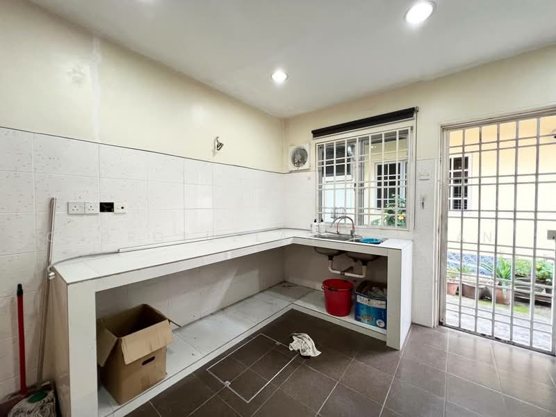Rumah Teres 2-Tingkat untuk Dijual di Taman Putra Prima (Puchong) - Gudrotullah Ikhwan - Kitchen - PropertyGuru.com.my