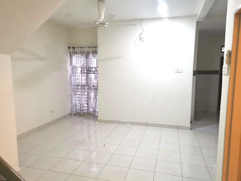 Rumah Teres 2-Tingkat untuk Disewa di Setia Damai (Setia Alam) - Sally Yong - Living Room - PropertyGuru.com.my