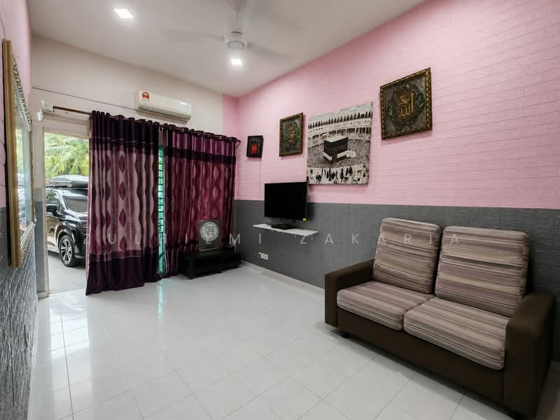 1-storey Terraced House for Sale in Telok Panglima Garang (Selangor) - Zulhilmi Zakaria - Living Room - PropertyGuru.com.my