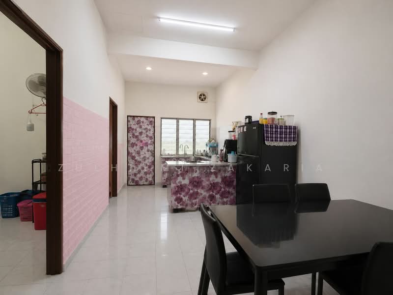 1-storey Terraced House for Sale in Telok Panglima Garang (Selangor) - Zulhilmi Zakaria - Kitchen - PropertyGuru.com.my