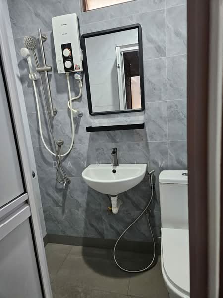 Pangsapuri untuk Disewa di Taman Jelutong - Danny Lim - Bathroom - PropertyGuru.com.my