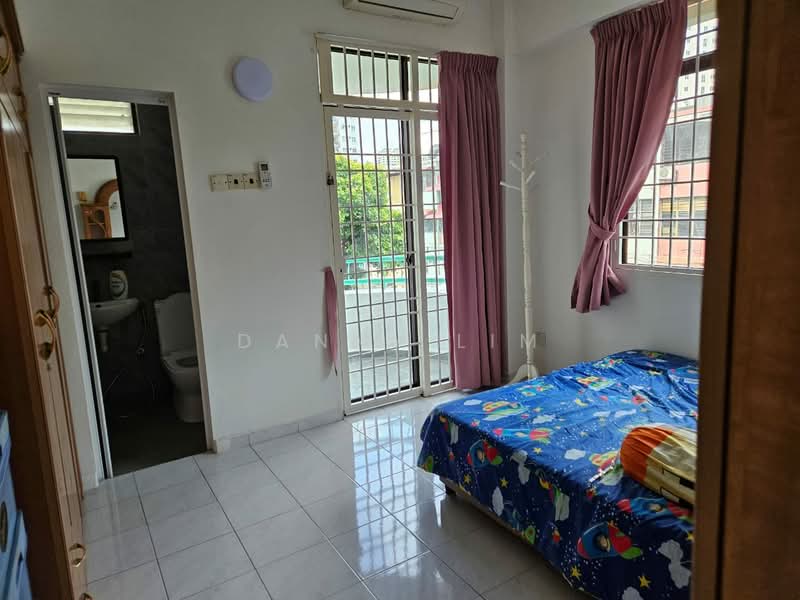 Pangsapuri untuk Disewa di Taman Jelutong - Danny Lim - Bedroom - PropertyGuru.com.my