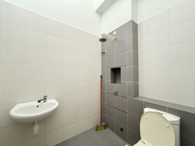 2-storey Terraced House for Sale in Setia Indah (Setia Alam) - GABRIEL GOH - Bathroom - PropertyGuru.com.my