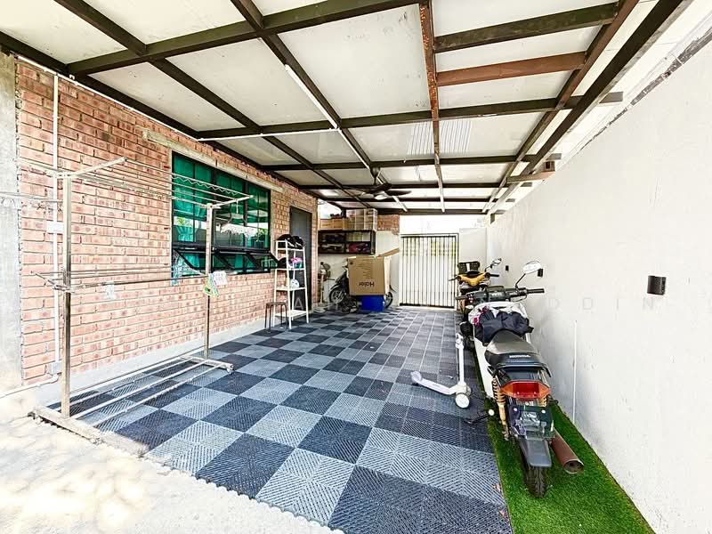 2-storey Terraced House for Sale in Puncak Alam (Selangor) - NORFADILAH ZAINUDDIN - Car Park - PropertyGuru.com.my
