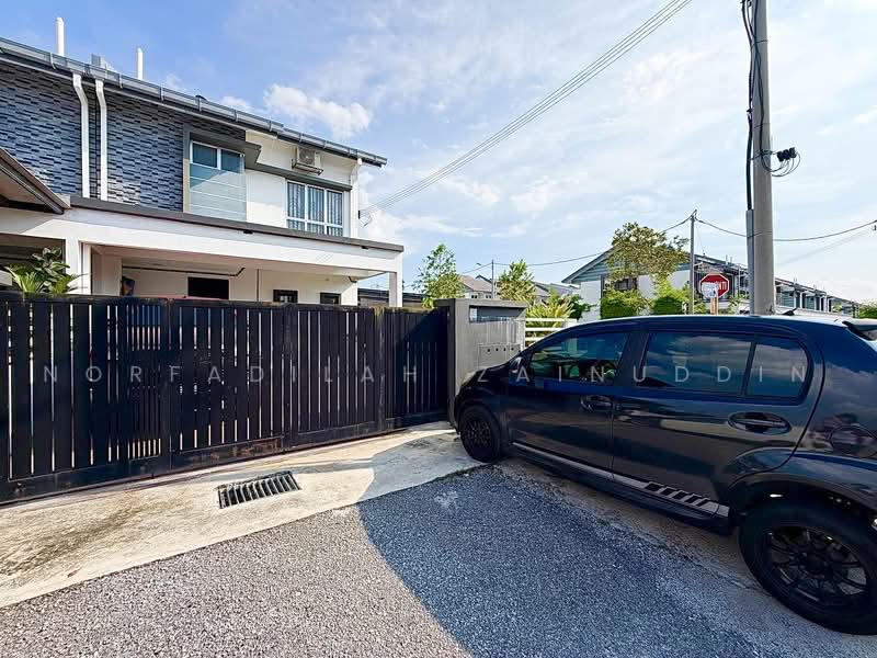 2-storey Terraced House for Sale in Puncak Alam (Selangor) - NORFADILAH ZAINUDDIN - Exterior - PropertyGuru.com.my