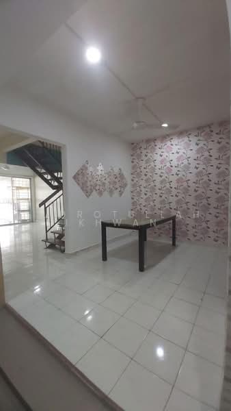 Rumah Teres 2-Tingkat untuk Dijual di Seksyen 8 (Bangi) - Gudrotullah Ikhwan - Living Room - PropertyGuru.com.my