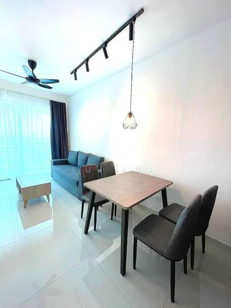 Kediaman Servis untuk Dijual di Country Garden Central Park - Lui Lui - Living Room - PropertyGuru.com.my