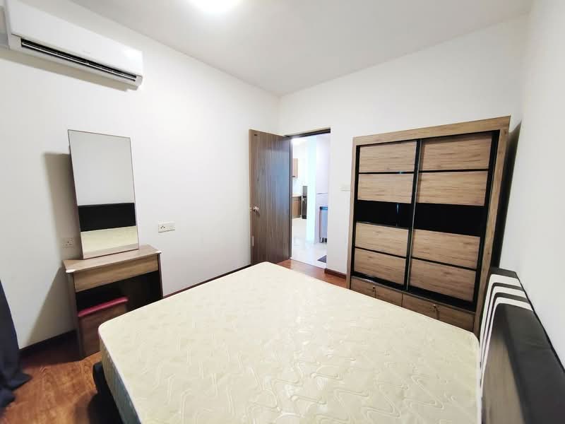 Kediaman Servis untuk Dijual di Country Garden Central Park - Lui Lui - Bedroom - PropertyGuru.com.my