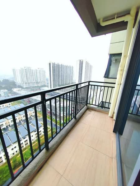 Kediaman Servis untuk Dijual di Country Garden Central Park - Lui Lui - Balcony - PropertyGuru.com.my