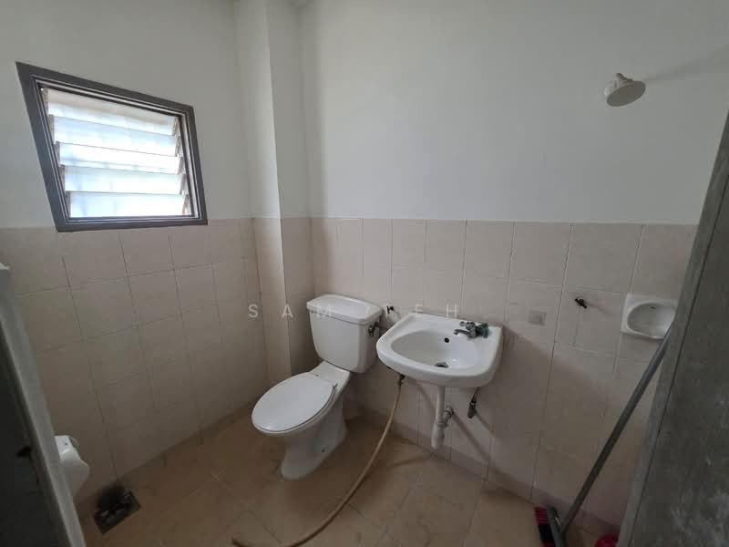 Terraced House for Sale in Bandar Puteri Klang (Klang) - Sam Teh - Bathroom - PropertyGuru.com.my