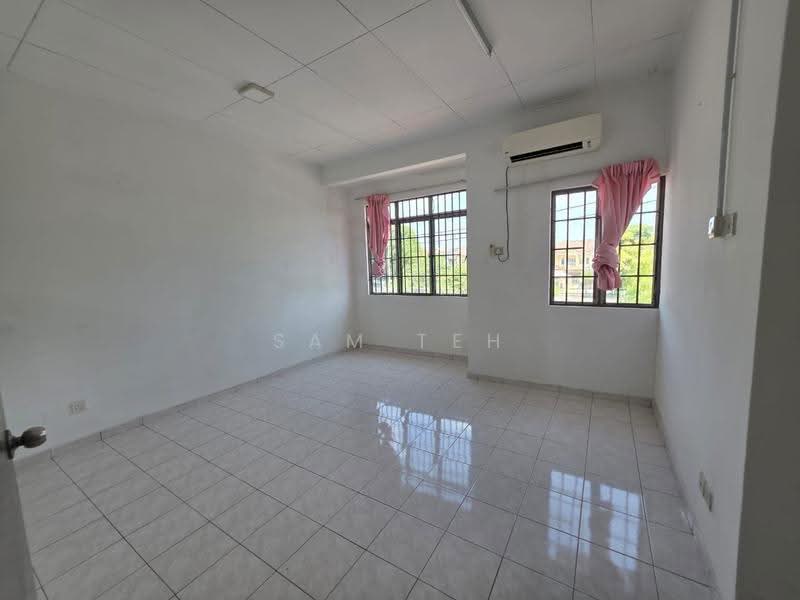 Terraced House for Sale in Bandar Puteri Klang (Klang) - Sam Teh - Living Room - PropertyGuru.com.my