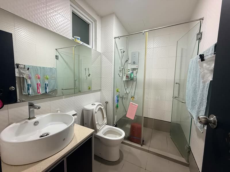 Service Residence for Sale at Seasons Amara Larkin - Eldwin Soh - Bathroom - PropertyGuru.com.my