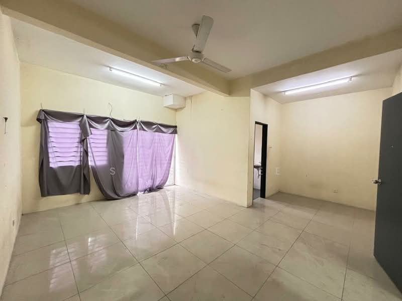 Rumah Teres 3-Tingkat untuk Dijual di Taman Rawang Tin (Rawang) - Samson Lee - Living Room - PropertyGuru.com.my