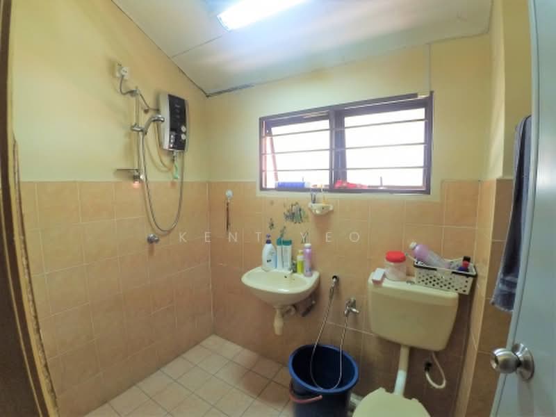 Bungalow House for Sale in Kampung Melayu Sungai Sering (Ulu Kelang) - Kent Yeo - Bathroom - PropertyGuru.com.my