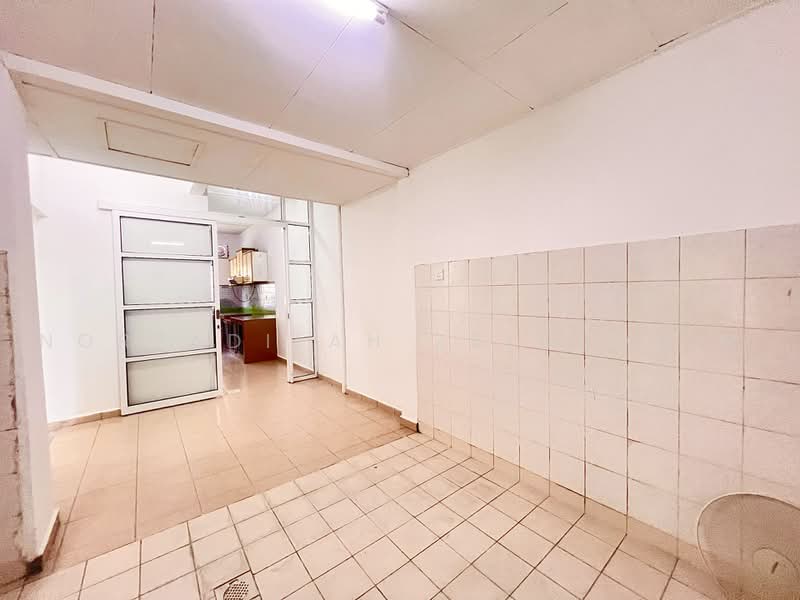 2-storey Terraced House for Sale in Usj 22 (Subang Jaya) - NORFADILAH ZAINUDDIN - Kitchen - PropertyGuru.com.my