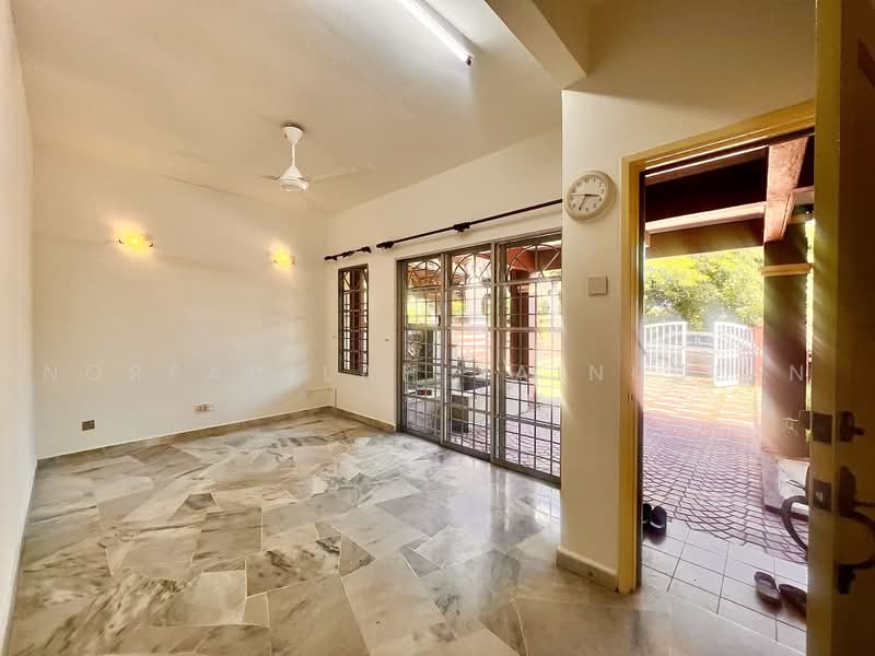 2-storey Terraced House for Sale in Usj 22 (Subang Jaya) - NORFADILAH ZAINUDDIN - Living Room - PropertyGuru.com.my