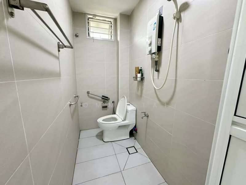 Rumah Berkembar untuk Disewa di Taman Pelangi (Johor Bahru) - Tommy Tai - Bathroom - PropertyGuru.com.my